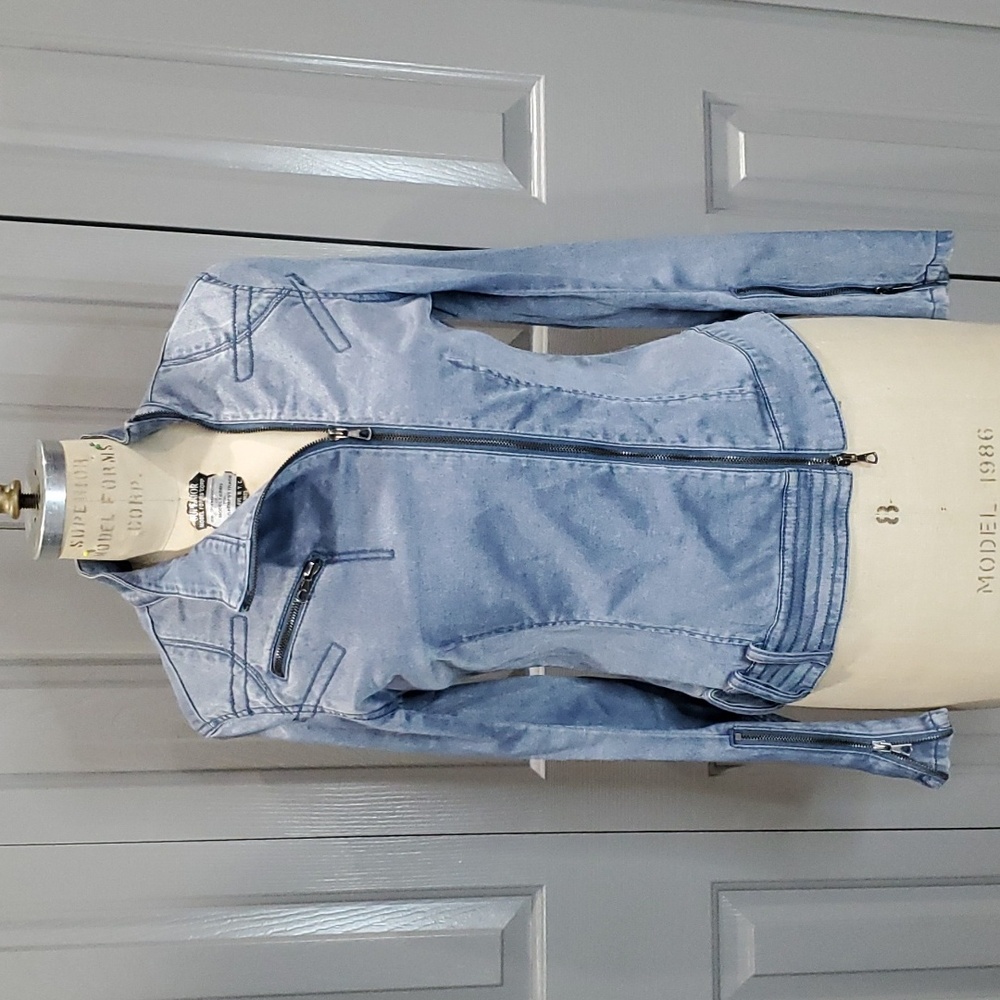 BEBE SIZE MEDIUM Y2K SHINY LONG SLEEVE MOTO STRETCH JACKET (FAUX JEAN JACKET)